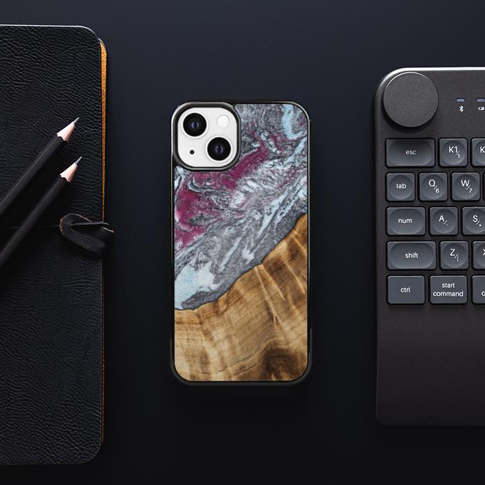 iPhone 13 Handyhülle aus Harz und Holz - Synergy#C12
