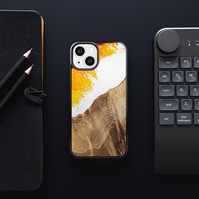 iPhone 13 Handyhülle aus Harz und Holz - Synergy#C28