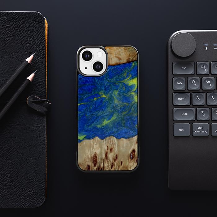 iPhone 13 Handyhülle aus Harz und Holz - Synergy#D102