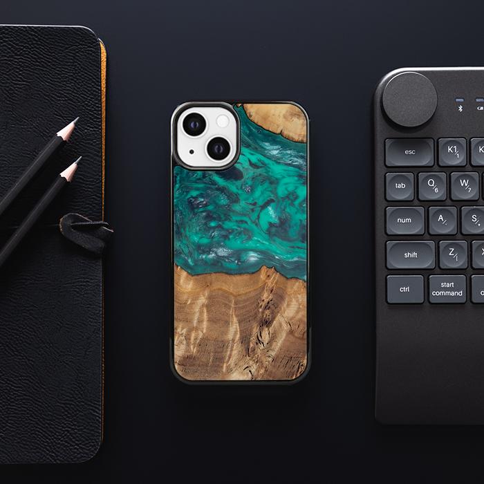 iPhone 13 Handyhülle aus Harz und Holz - Synergy#D109