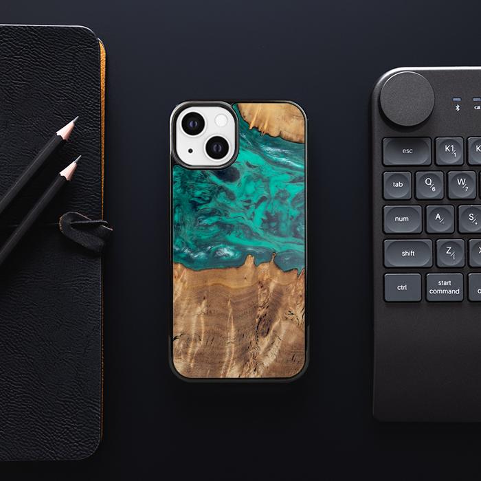 iPhone 13 Handyhülle aus Harz und Holz - Synergy#D112