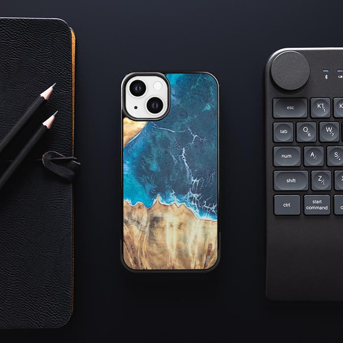 iPhone 13 Handyhülle aus Harz und Holz - Synergy#D116