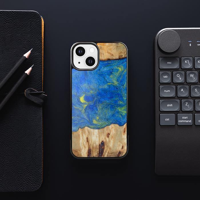 iPhone 13 Handyhülle aus Harz und Holz - Synergy#D131