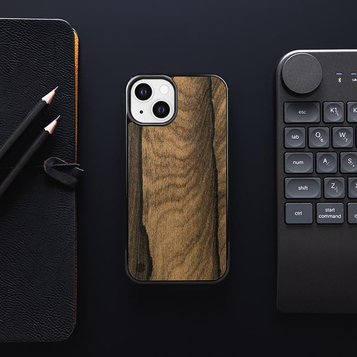 iPhone 13 Handyhülle aus Holz - Ziricote