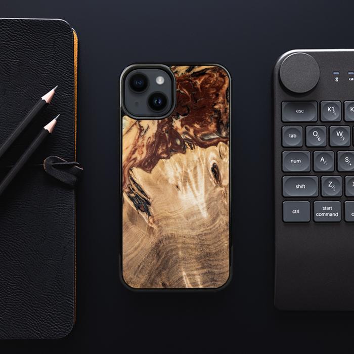 iPhone 14 Plus Handyhülle aus Harz und Holz - SYNERGY#A100