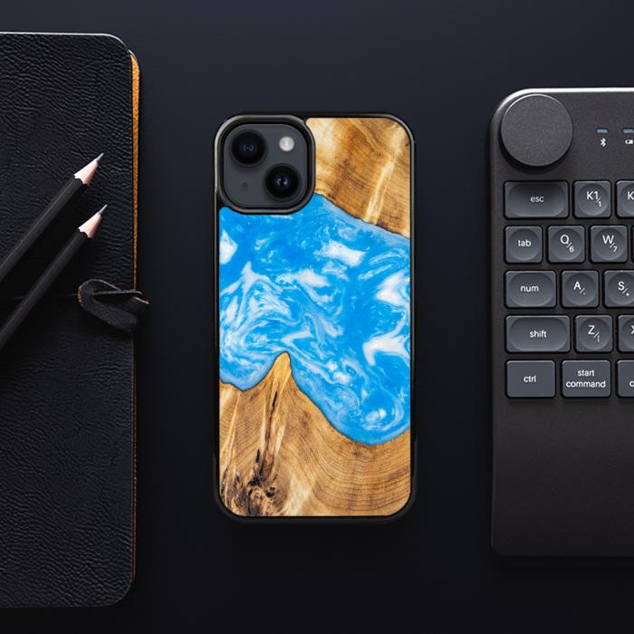iPhone 14 Plus Handyhülle aus Harz und Holz - SYNERGY#A26