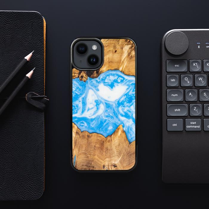 iPhone 14 Plus Handyhülle aus Harz und Holz - SYNERGY#A33