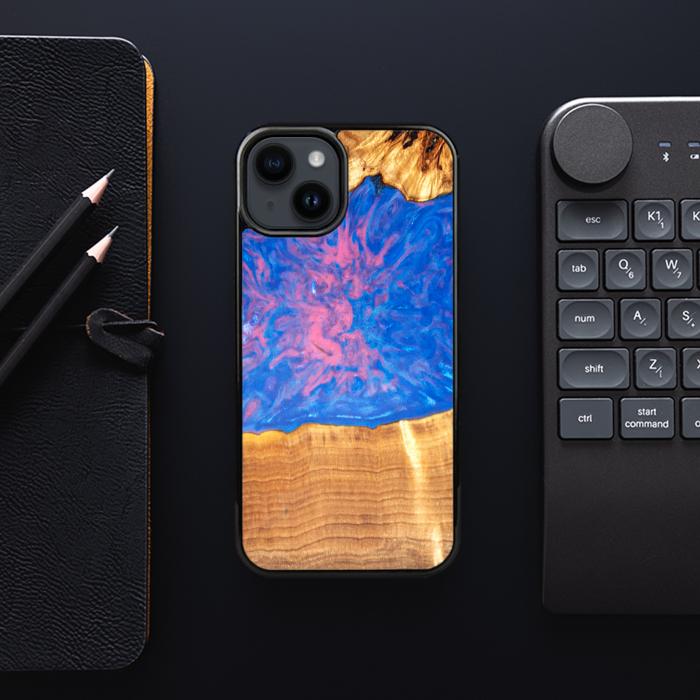 iPhone 14 Plus Handyhülle aus Harz und Holz - SYNERGY#B29