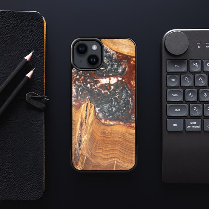iPhone 14 Plus Handyhülle aus Harz und Holz - SYNERGY#B37