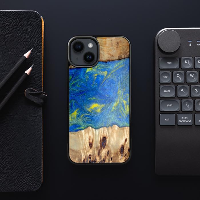 iPhone 14 Plus Handyhülle aus Harz und Holz - Synergy#D128