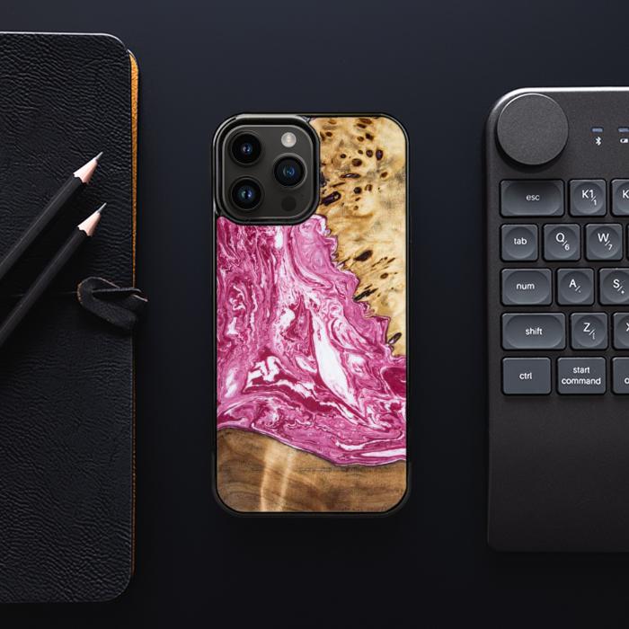 iPhone 14 Pro Max Handyhülle aus Harz und Holz - SYNERGY#129