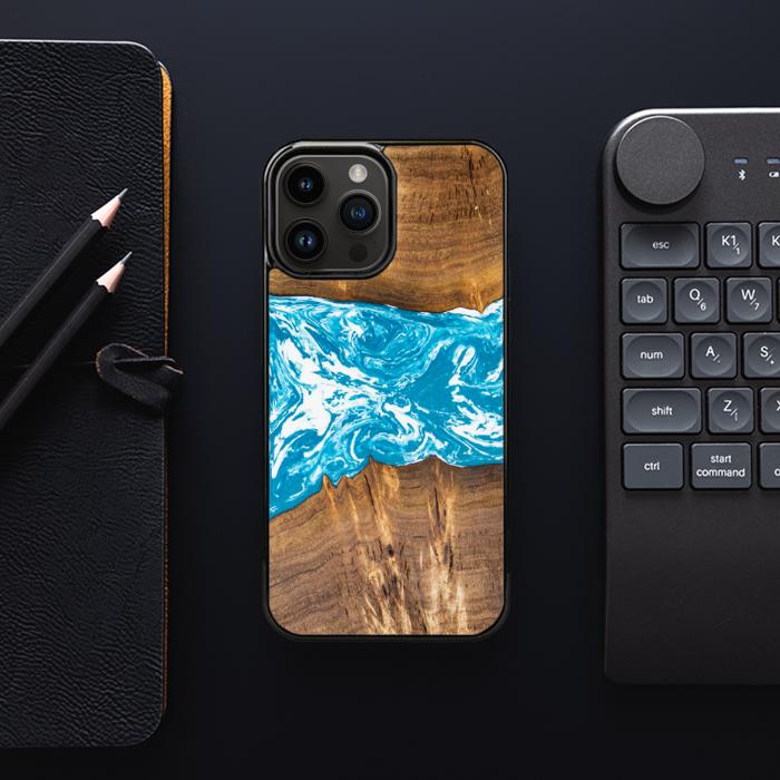 iPhone 14 Pro Max Handyhülle aus Harz und Holz - SYNERGY#A8