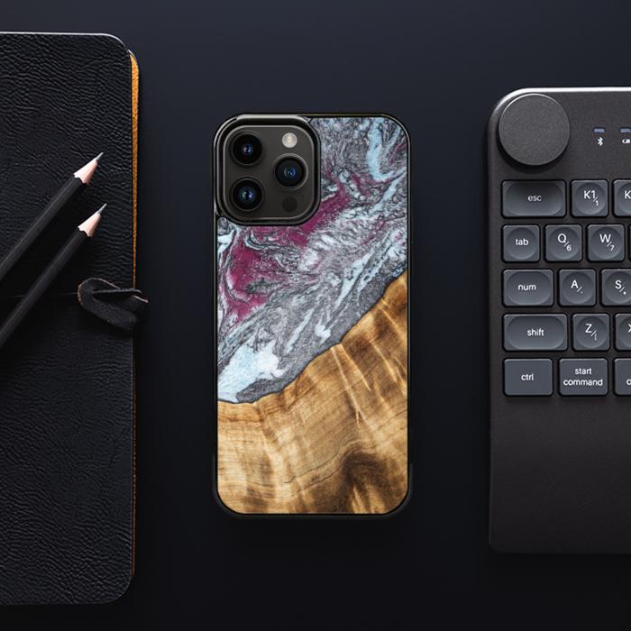 iPhone 14 Pro Max Handyhülle aus Harz und Holz - Synergy#C12