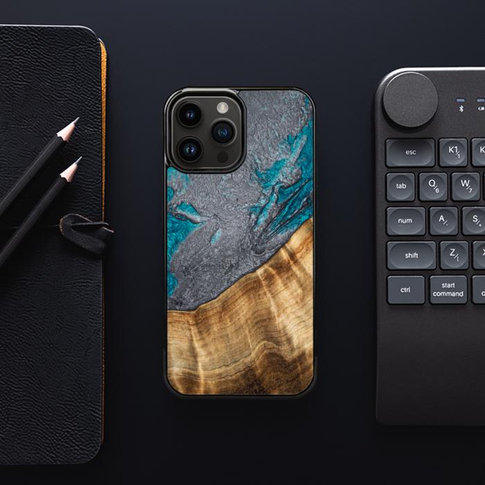 iPhone 14 Pro Max Handyhülle aus Harz und Holz - Synergy#C45