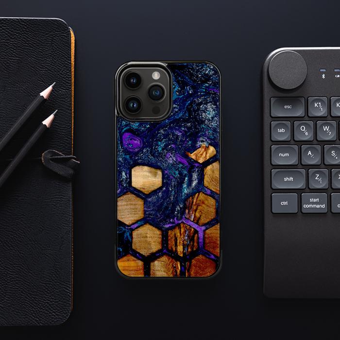iPhone 14 Pro Max Handyhülle aus Harz und Holz - Synergy#D105