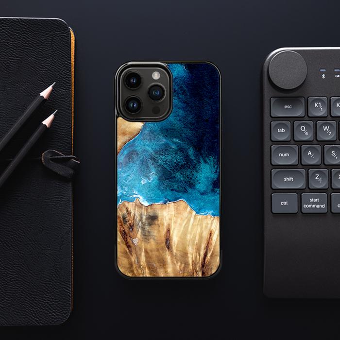 iPhone 14 Pro Max Handyhülle aus Harz und Holz - Synergy#D127