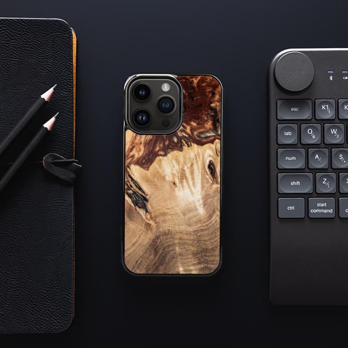 iPhone 14 Pro Handyhülle aus Harz und Holz - SYNERGY#A100