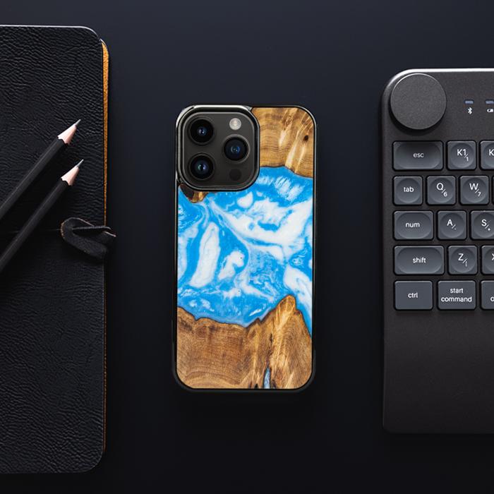 iPhone 14 Pro Handyhülle aus Harz und Holz - SYNERGY#A29