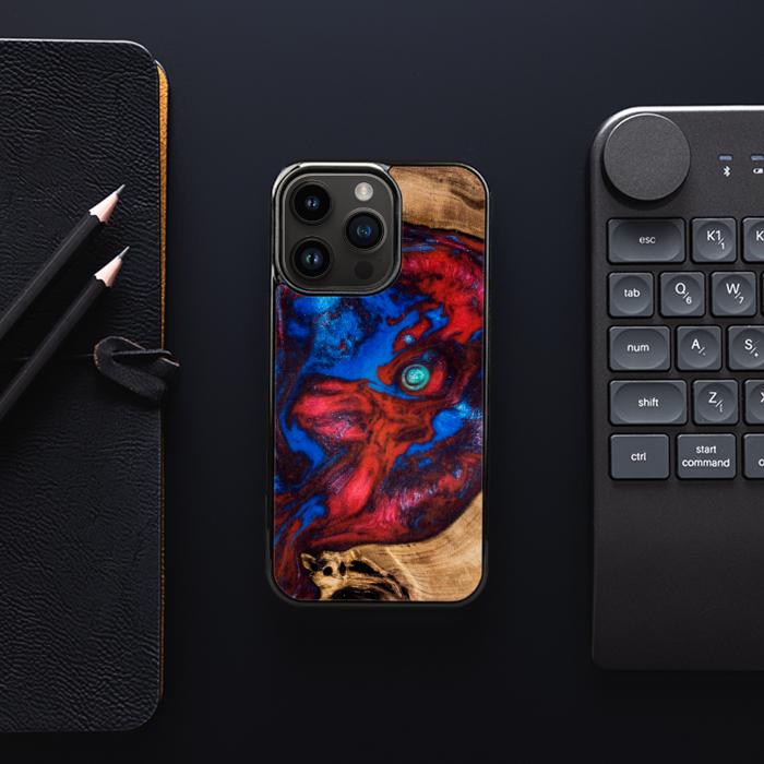 iPhone 14 Pro Handyhülle aus Harz und Holz - SYNERGY#A86