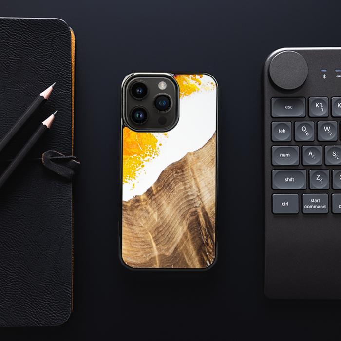 iPhone 14 Pro Handyhülle aus Harz und Holz - Synergy#C28