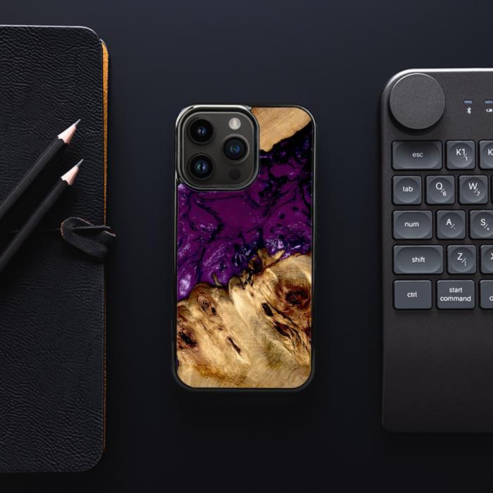 iPhone 14 Pro Handyhülle aus Harz und Holz - Synergy#D113