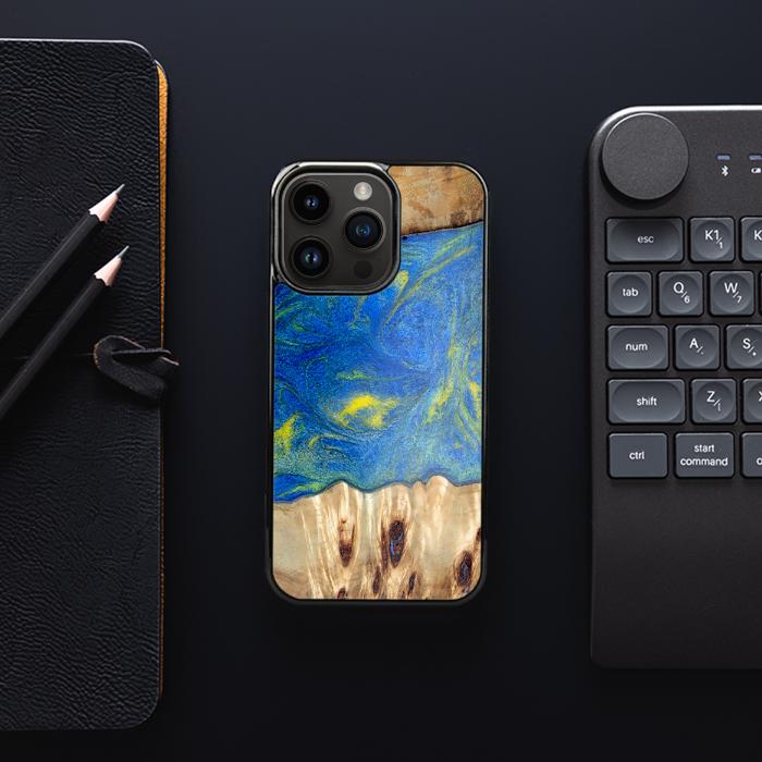 iPhone 14 Pro Handyhülle aus Harz und Holz - Synergy#D128