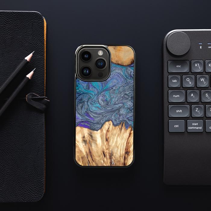 iPhone 14 Pro Handyhülle aus Harz und Holz - Synergy#D132