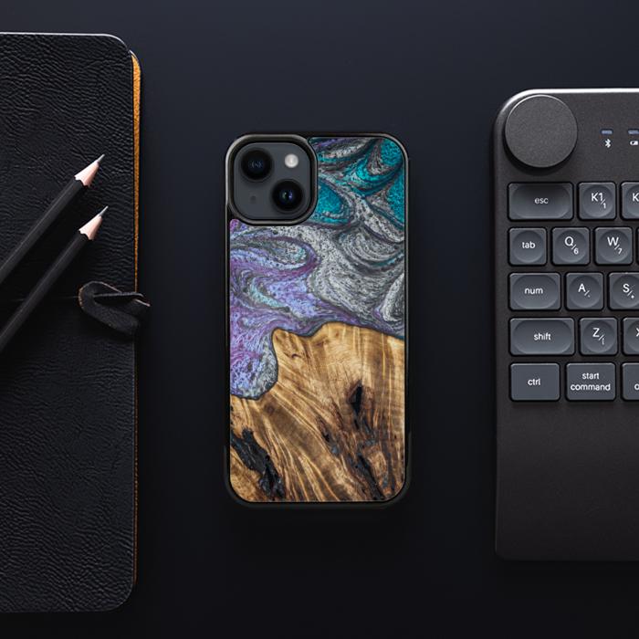 iPhone 14 Handyhülle aus Harz und Holz - SYNERGY#C47