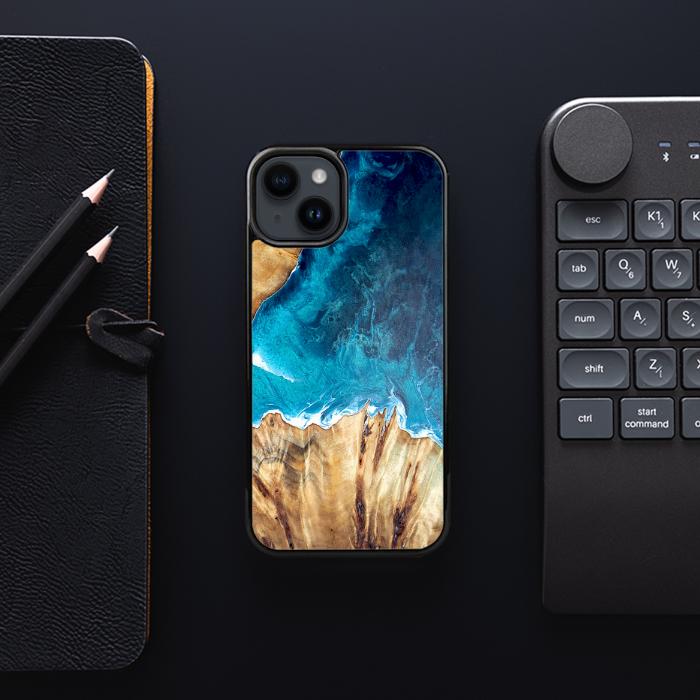 iPhone 14 Handyhülle aus Harz und Holz - Synergy#D126