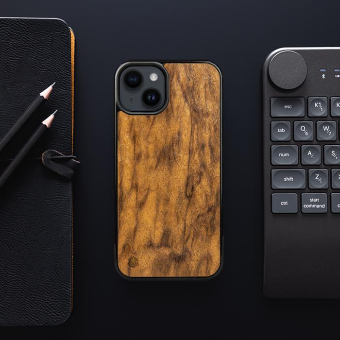 iPhone 15 Plus Handyhülle aus Holz - Imbuia