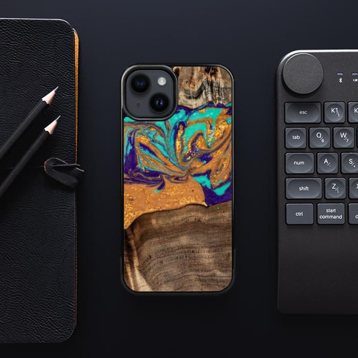 iPhone 15 Plus Handyhülle aus Harz und Holz - SYNERGY#A122