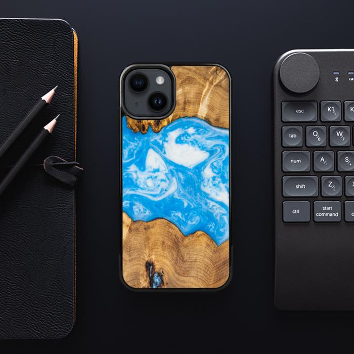 iPhone 15 Plus Handyhülle aus Harz und Holz - SYNERGY#A32