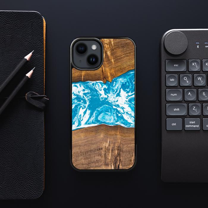 iPhone 15 Plus Handyhülle aus Harz und Holz - SYNERGY#A7