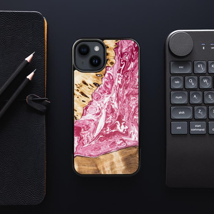 iPhone 15 Plus Handyhülle aus Harz und Holz - SYNERGY#A99