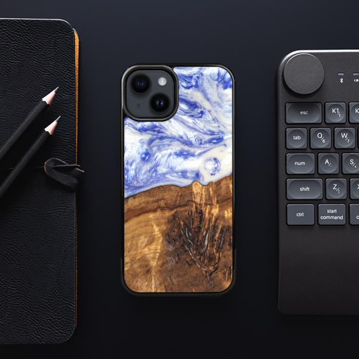 iPhone 15 Plus Handyhülle aus Harz und Holz - SYNERGY#B04