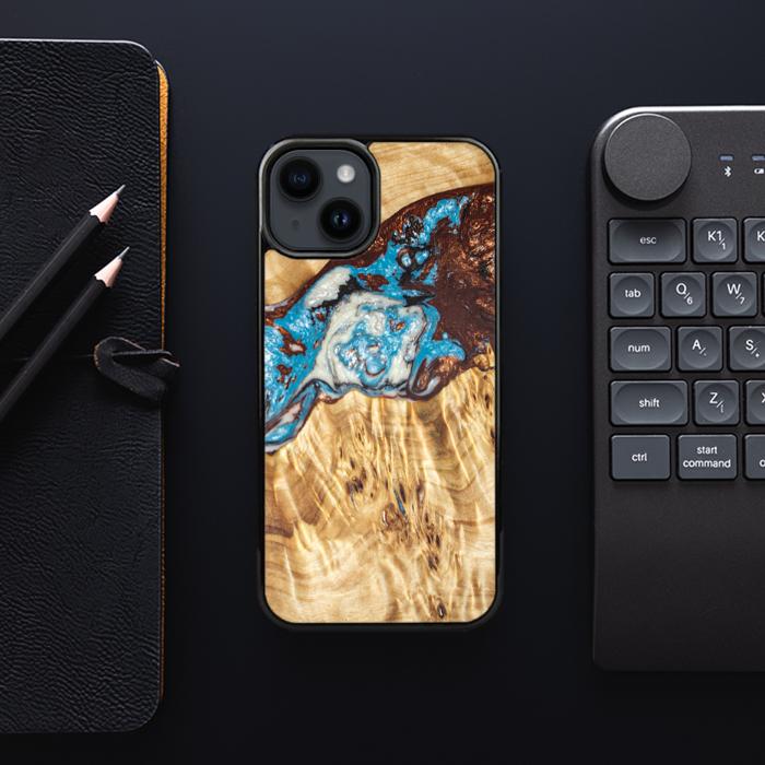 iPhone 15 Plus Handyhülle aus Harz und Holz - SYNERGY#B12