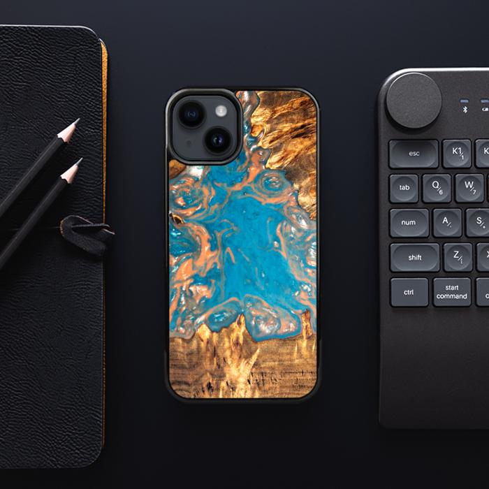 iPhone 15 Plus Handyhülle aus Harz und Holz - SYNERGY#B22