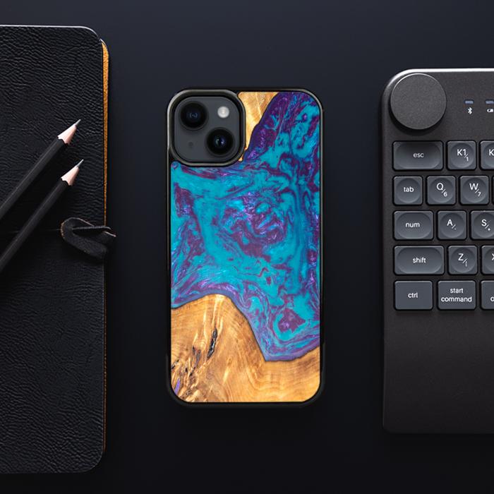 iPhone 15 Plus Handyhülle aus Harz und Holz - SYNERGY#B25
