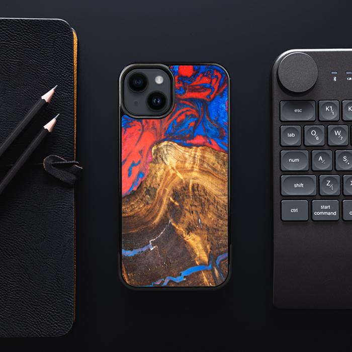 iPhone 15 Plus Handyhülle aus Harz und Holz - SYNERGY#B31