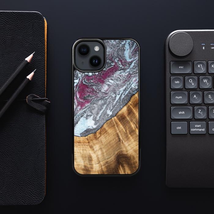 iPhone 15 Plus Handyhülle aus Harz und Holz - SYNERGY#C12