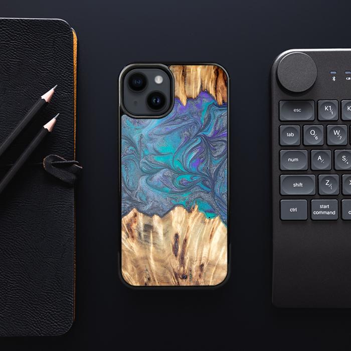 iPhone 15 Plus Handyhülle aus Harz und Holz - Synergy#D107