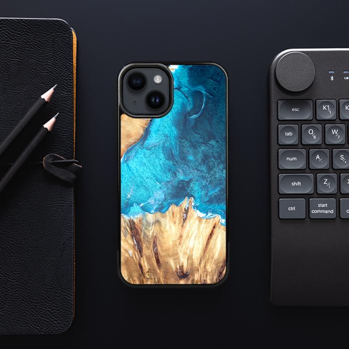 iPhone 15 Plus Handyhülle aus Harz und Holz - Synergy#D115