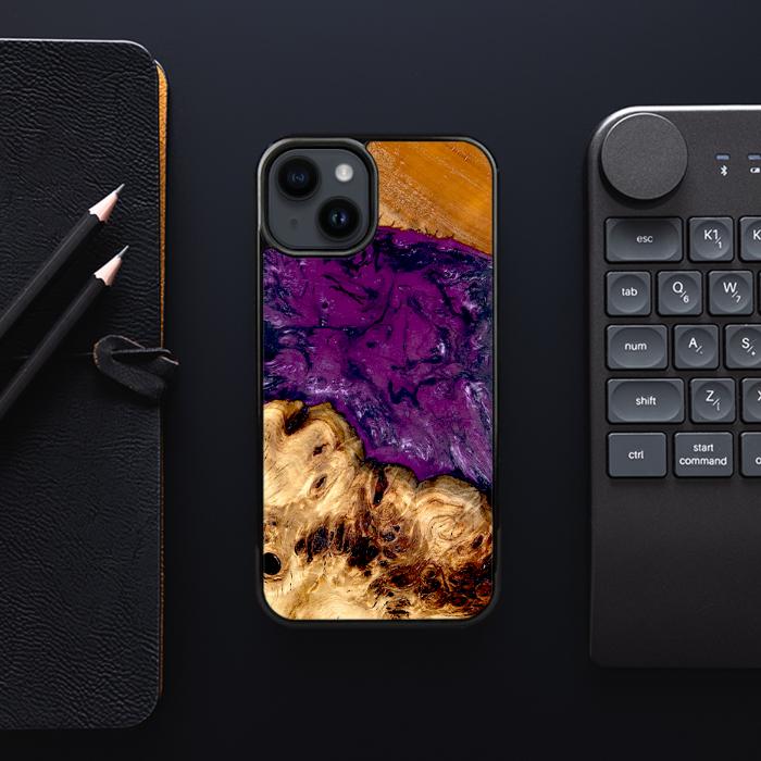iPhone 15 Plus Handyhülle aus Harz und Holz - Synergy#D130