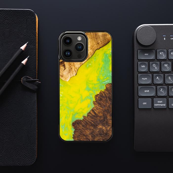 iPhone 15 Pro Max Handyhülle aus Harz und Holz - SYNERGY#A12