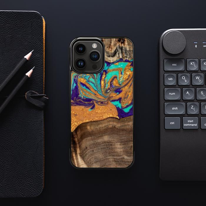iPhone 15 Pro Max Handyhülle aus Harz und Holz - SYNERGY#A122