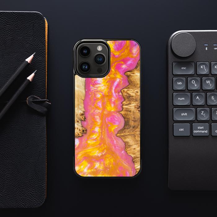iPhone 15 Pro Max Handyhülle aus Harz und Holz - SYNERGY#A20