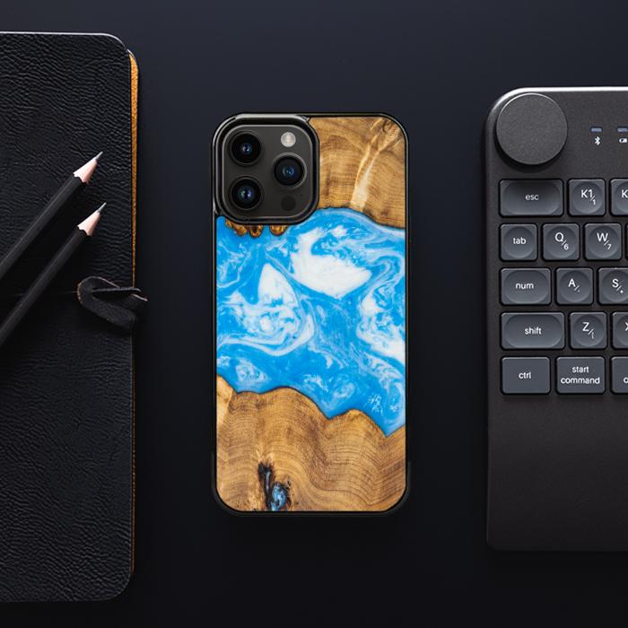 iPhone 15 Pro Max Handyhülle aus Harz und Holz - SYNERGY#A32