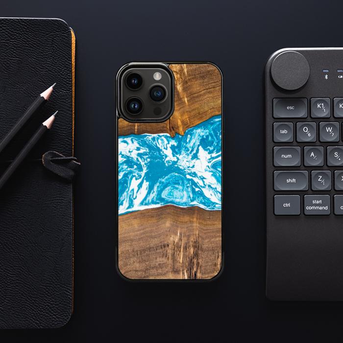 iPhone 15 Pro Max Handyhülle aus Harz und Holz - SYNERGY#A7