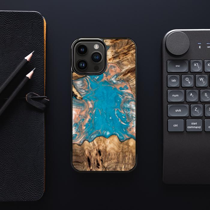 iPhone 15 Pro Max Handyhülle aus Harz und Holz - SYNERGY#A97