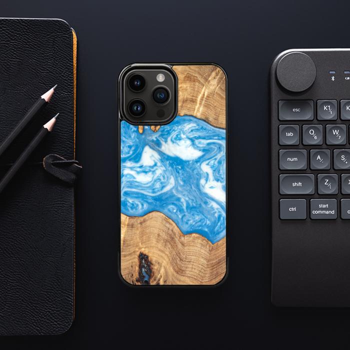 iPhone 15 Pro Max Handyhülle aus Harz und Holz - SYNERGY#B03